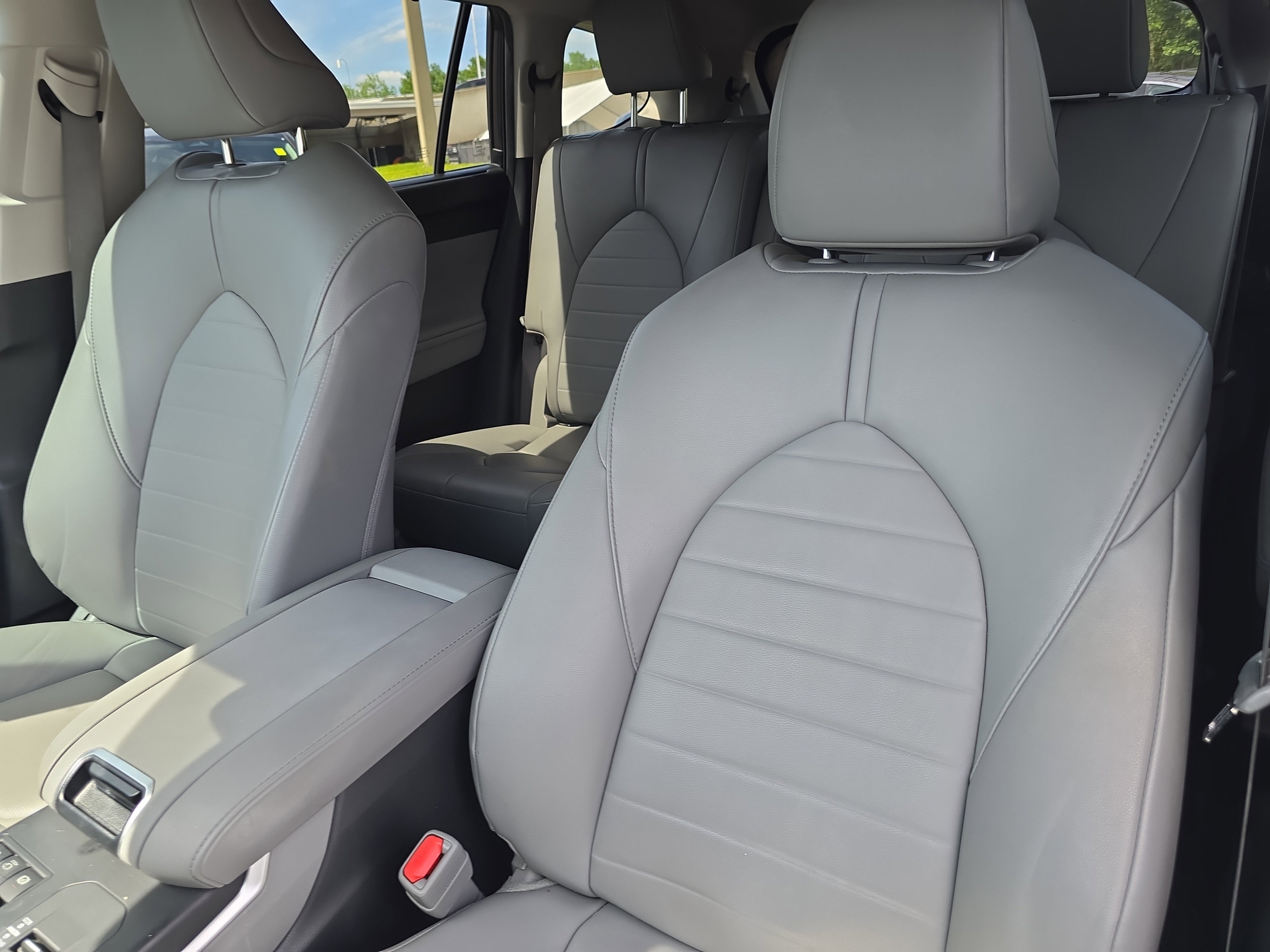 Used 2023 Toyota Highlander XLE image 23