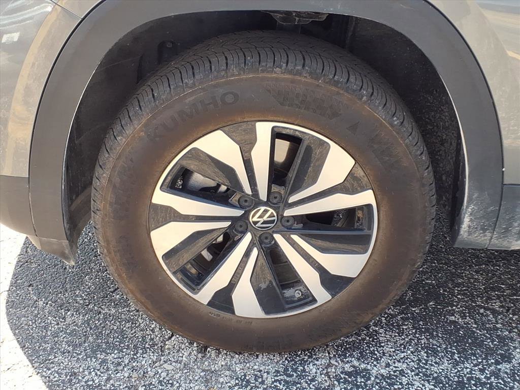 Used 2024 Volkswagen Atlas Cross Sport SE image 31