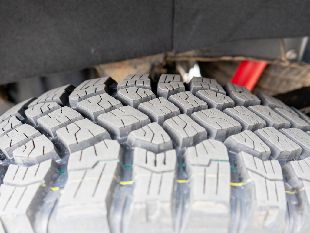 Used 2024 GMC Sierra 3500 SLT w/ X31 Off-Road Package image 31