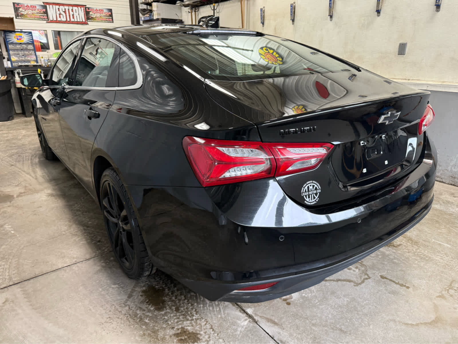 Used 2024 Chevrolet Malibu LT w/ Midnight Edition FWD image 8