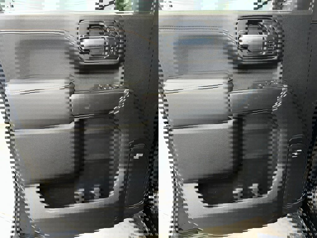 Certified 2021 GMC Sierra 2500 AT4 w/ AT4 Premium Plus Package image 5