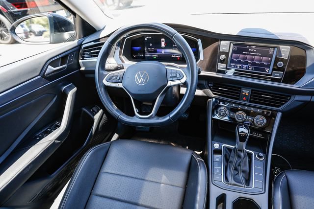 Used 2023 Volkswagen Jetta SE FWD image 17
