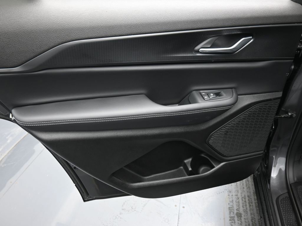 New 2025 Jeep Grand Cherokee L Altitude image 11