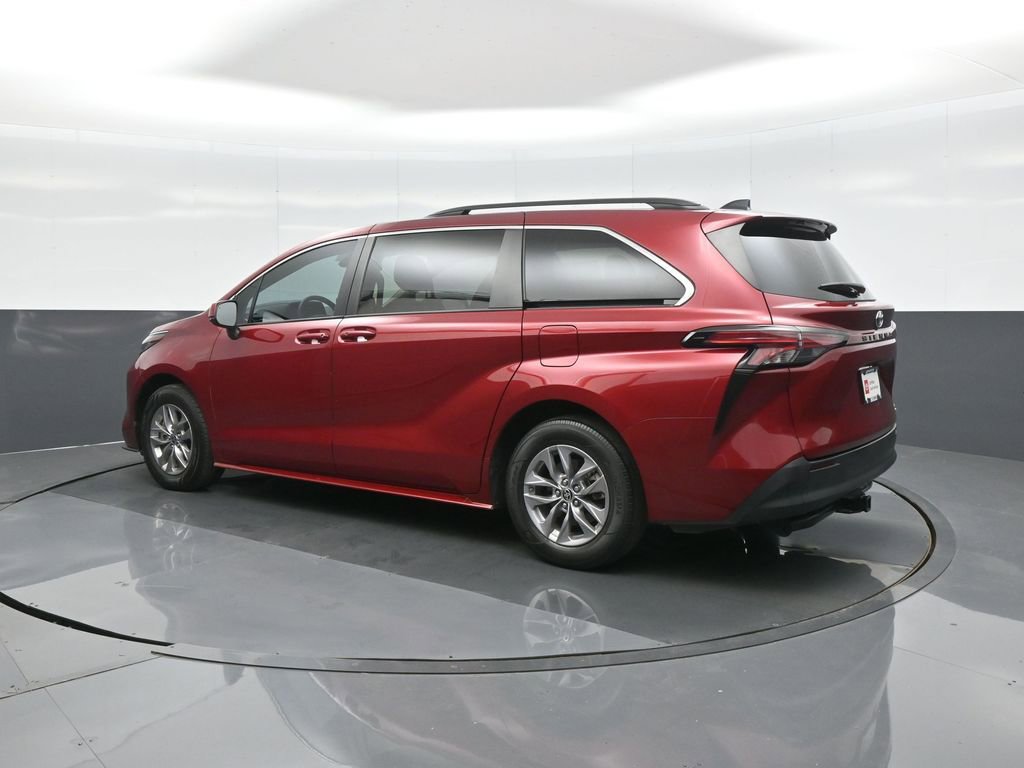 Used 2022 Toyota Sienna LE FWD image 5