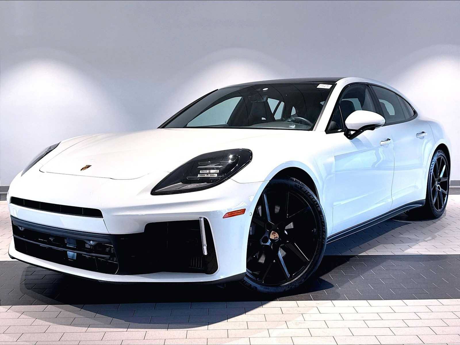 Used 2025 Porsche Panamera RWD image 1