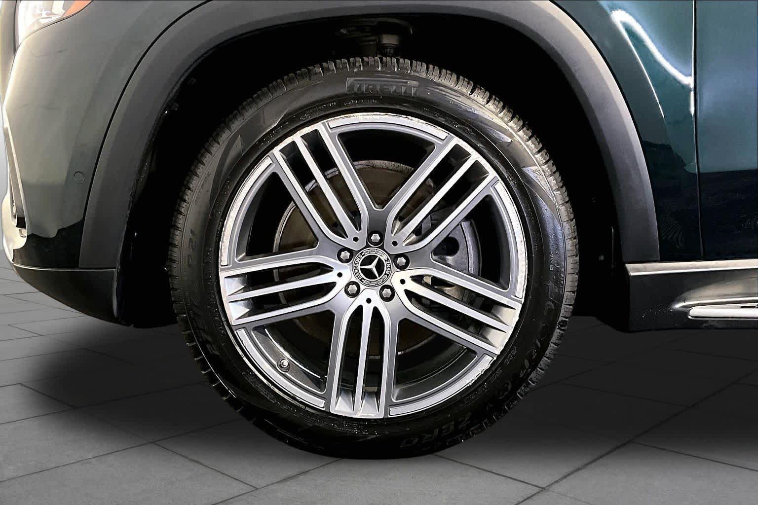 Used 2024 Mercedes-Benz GLS 450 4MATIC image 11