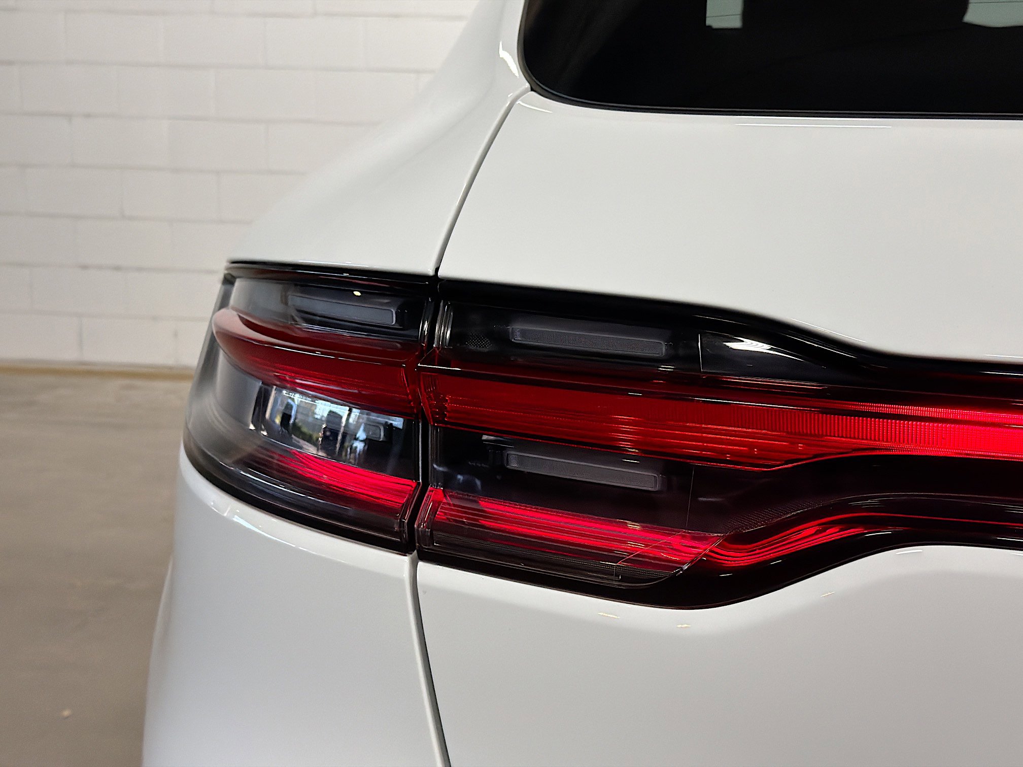 Certified 2025 Porsche Macan image 11