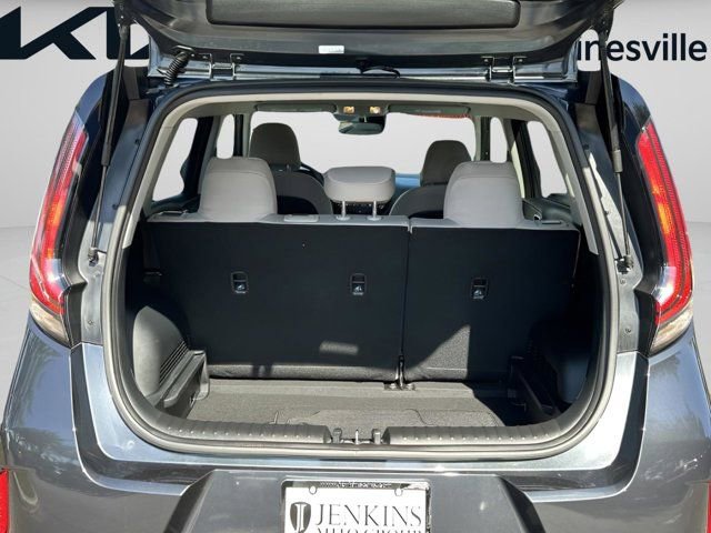 Used 2025 Kia Soul LX w/ LX Technology Package FWD image 9