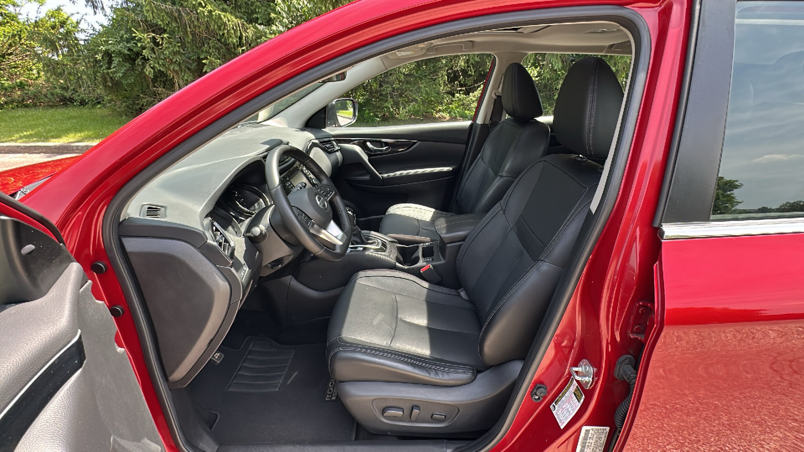 Certified 2018 Nissan Rogue Sport SL w/ SL Premium Package AWD/4WD image 13