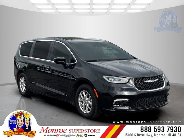 Certified 2025 Chrysler Pacifica Select