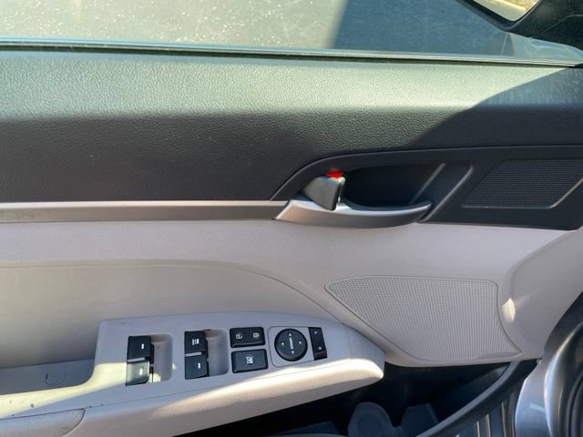 Used 2018 Hyundai Elantra SE w/ Cargo Package FWD image 17