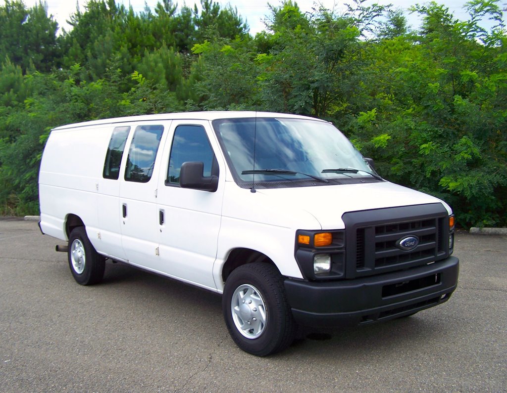 Used 2010 Ford E-350 and Econoline 350 Extended Super Duty image 1