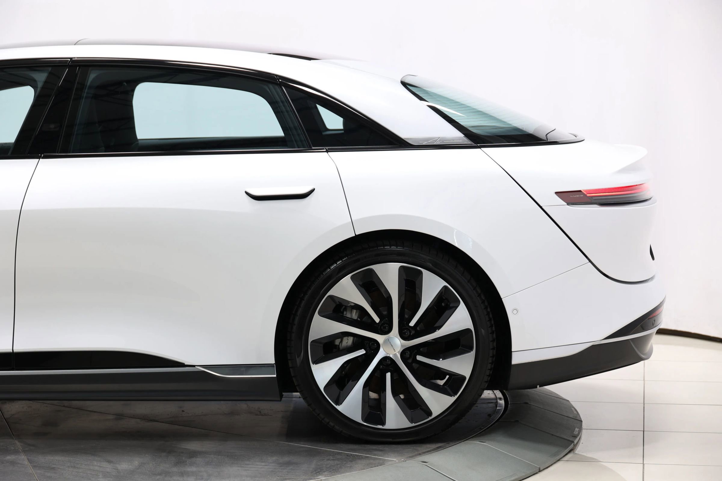 Used 2023 Lucid Air Grand Touring image 8
