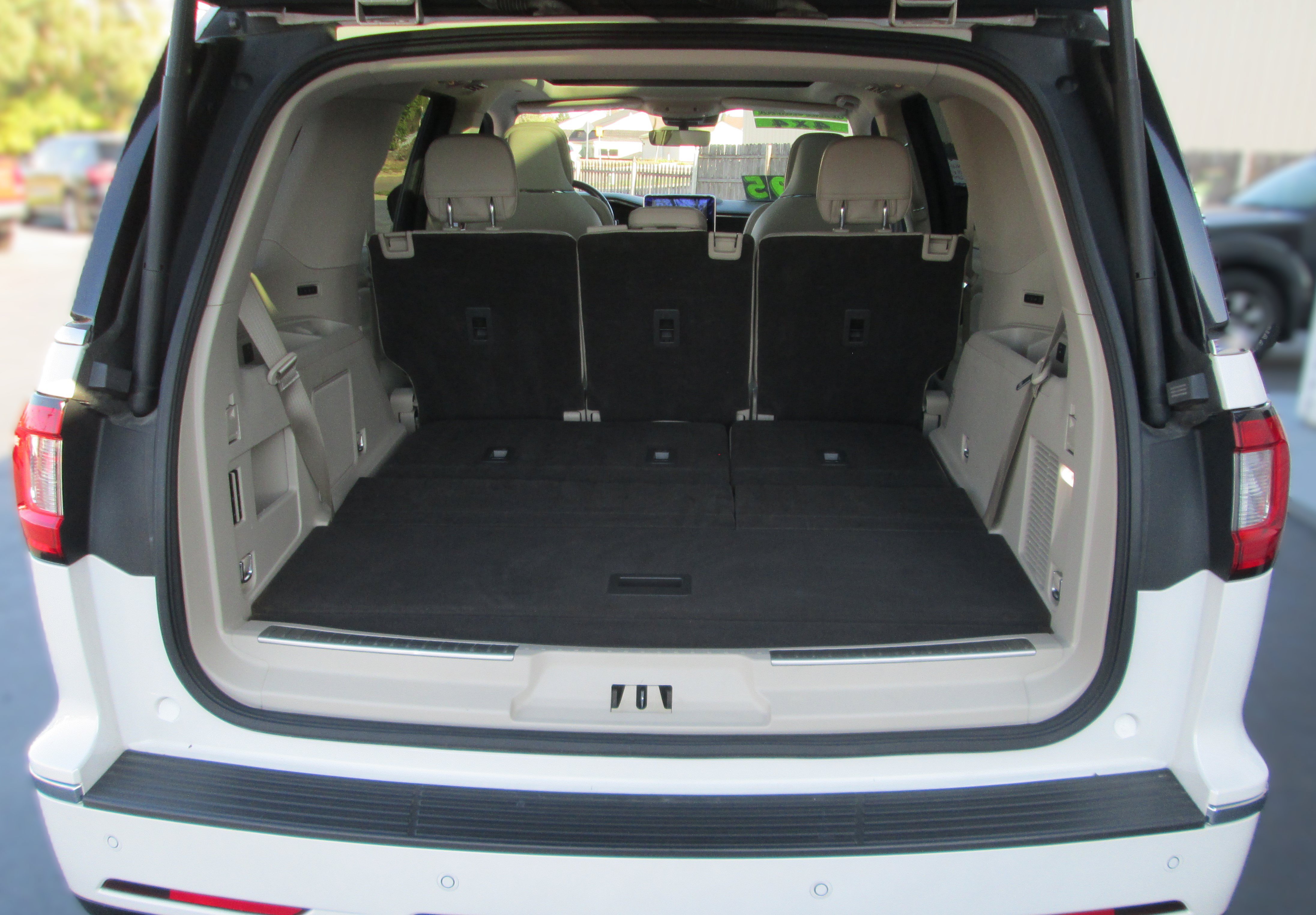 Used 2019 Lincoln Navigator Reserve AWD/4WD image 10