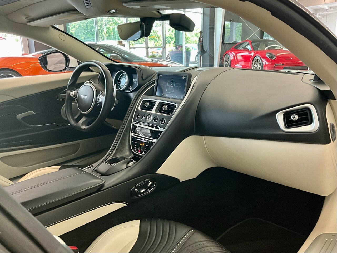 Used 2018 Aston Martin DB11 V12 image 33