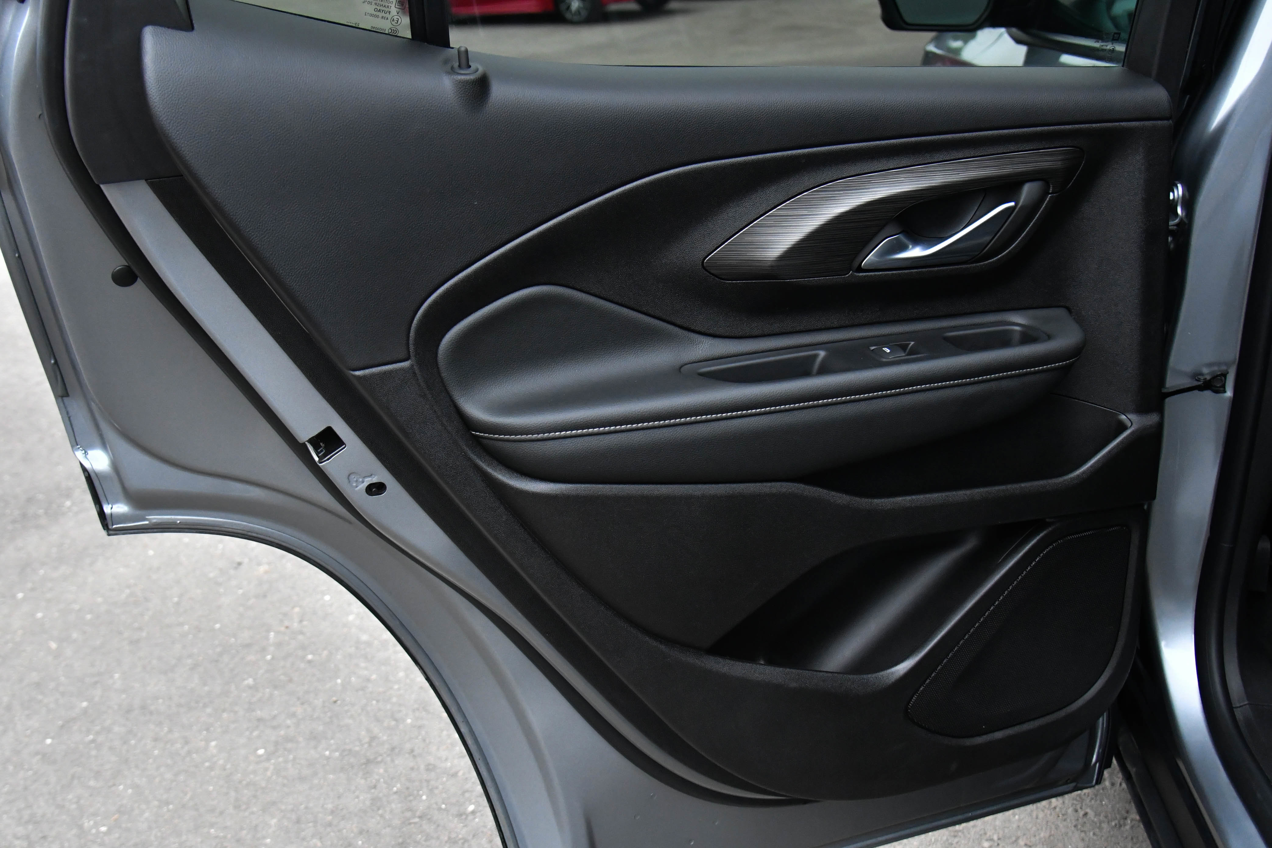 Used 2024 GMC Terrain SLT image 34