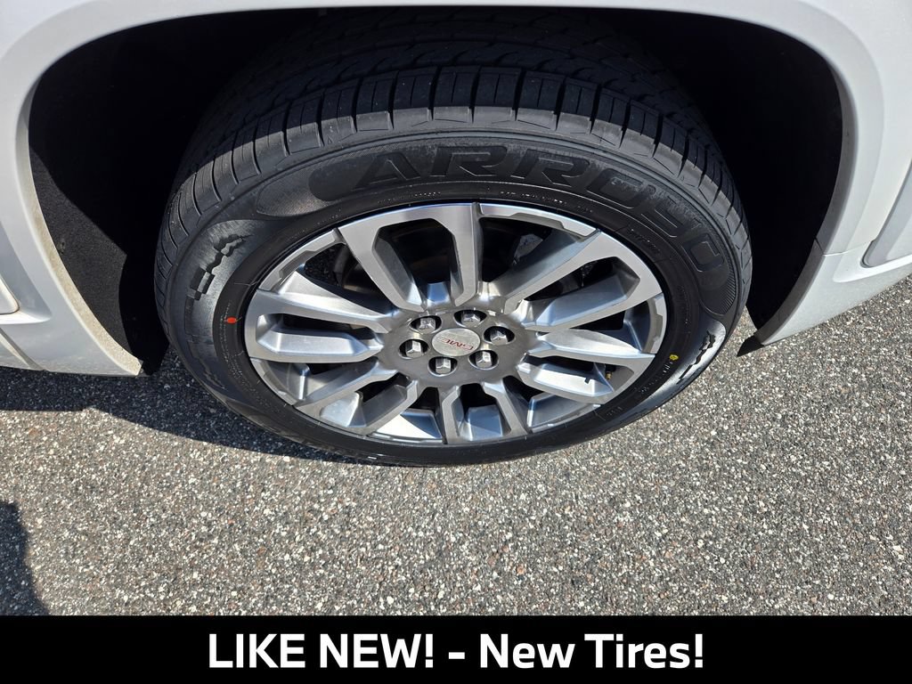 Used 2020 GMC Acadia Denali w/ Technology Package FWD image 11