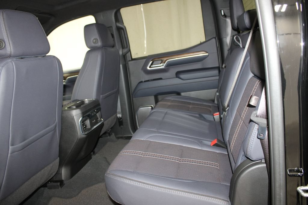 Used 2025 Chevrolet Silverado 1500 High Country AWD/4WD image 29