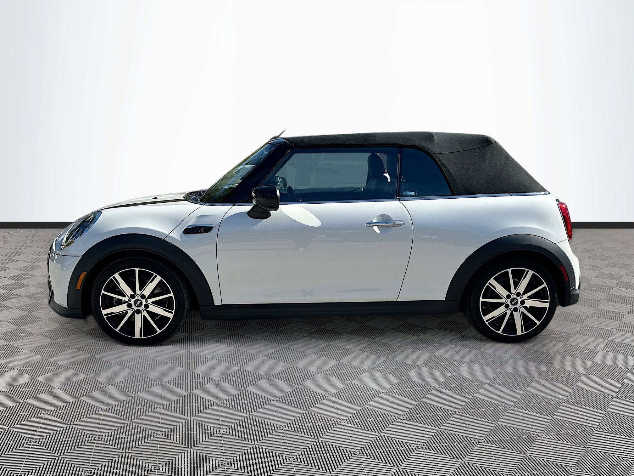Certified 2024 MINI Cooper S w/ Signature Upholstery Package image 4