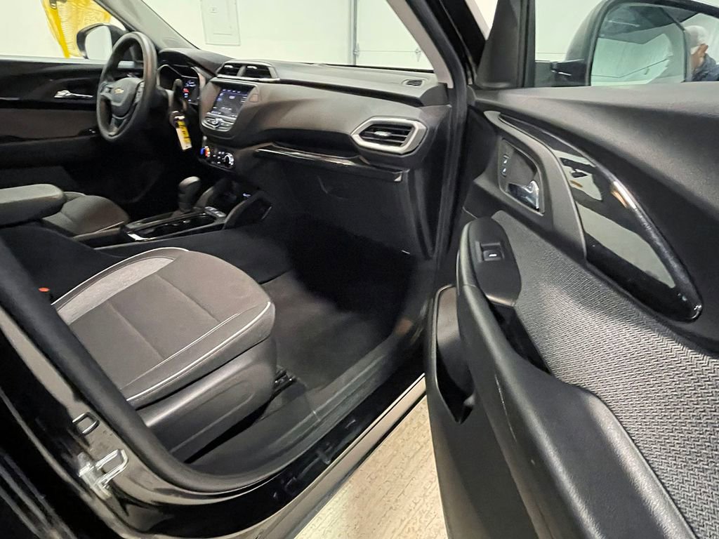 Used 2023 Chevrolet TrailBlazer LS image 22
