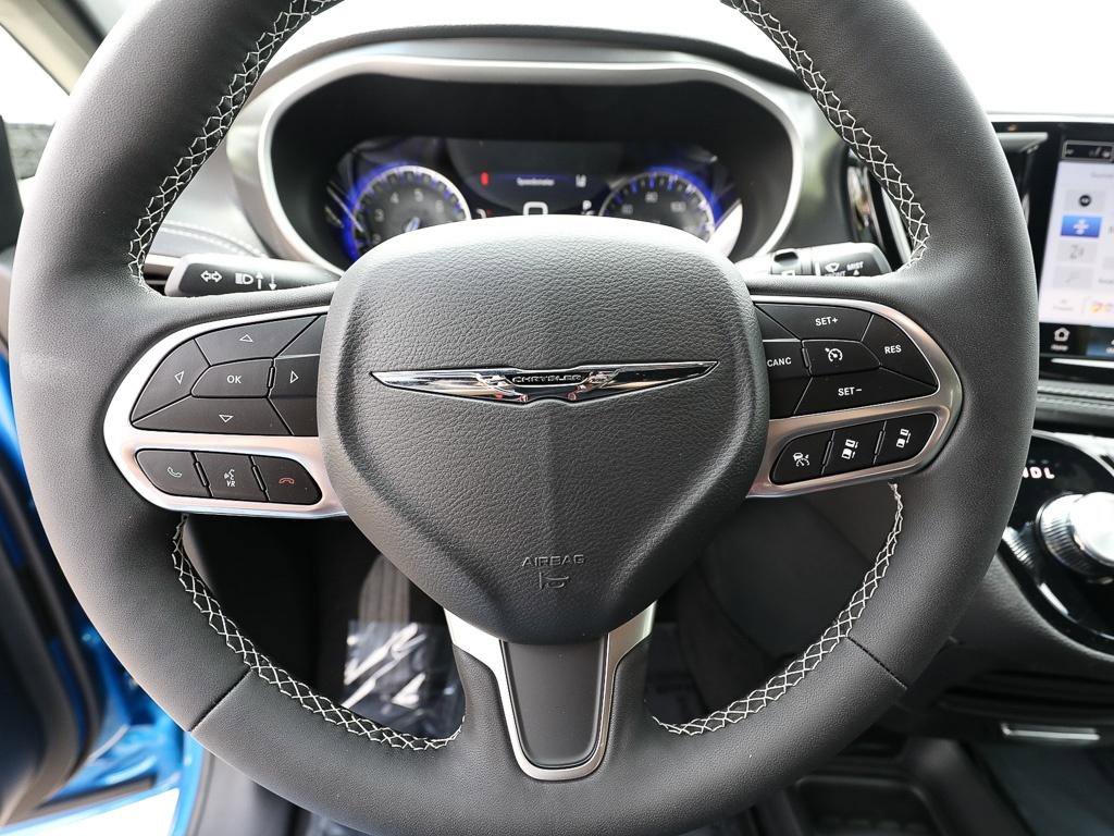 New 2026 Chrysler Pacifica Select FWD image 14