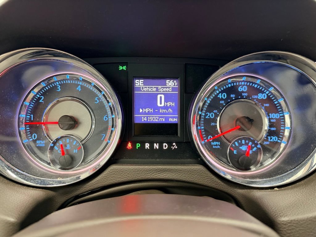 Used 2014 Chrysler Town & Country Touring-L w/ Driver Convenience Group FWD image 19