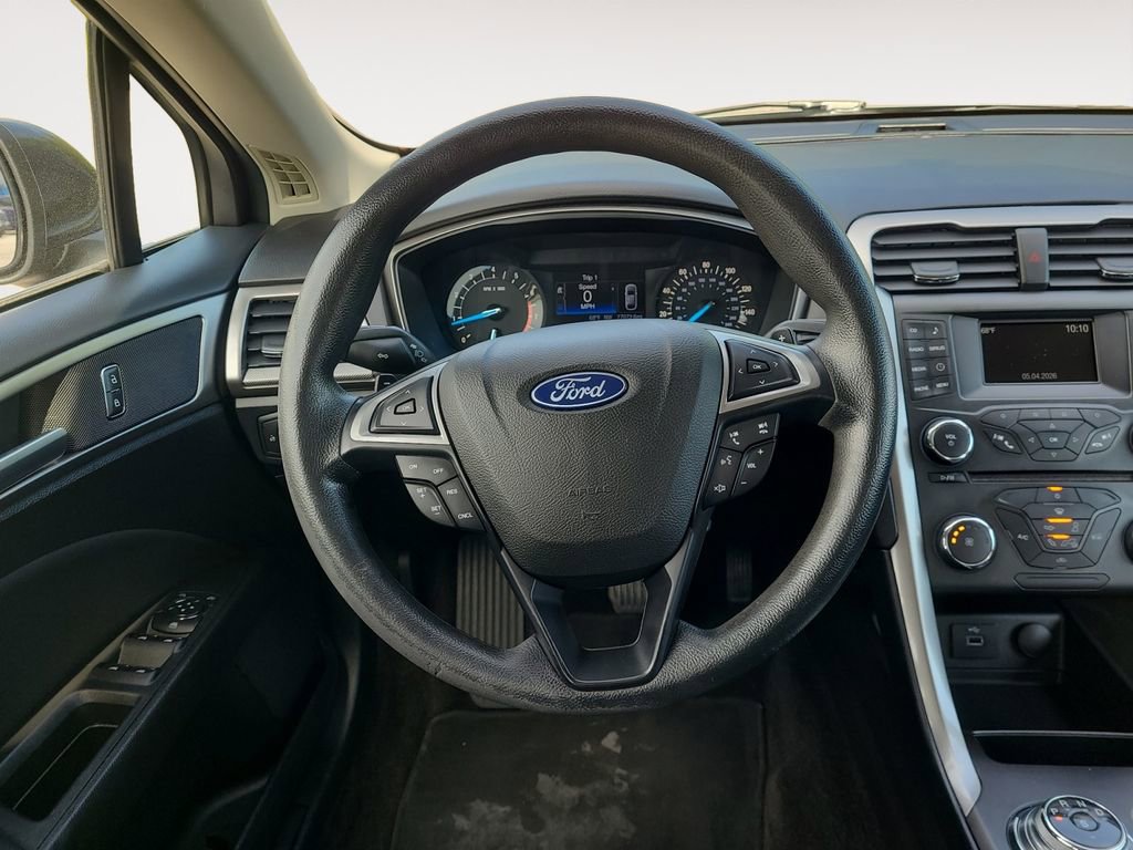 Used 2018 Ford Fusion SE FWD image 12