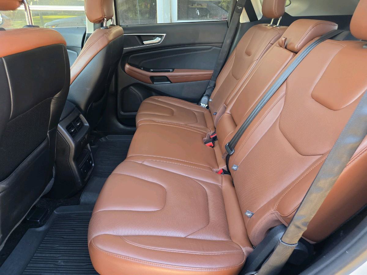 Used 2017 Ford Edge Titanium w/ Equipment Group 302A AWD/4WD image 10