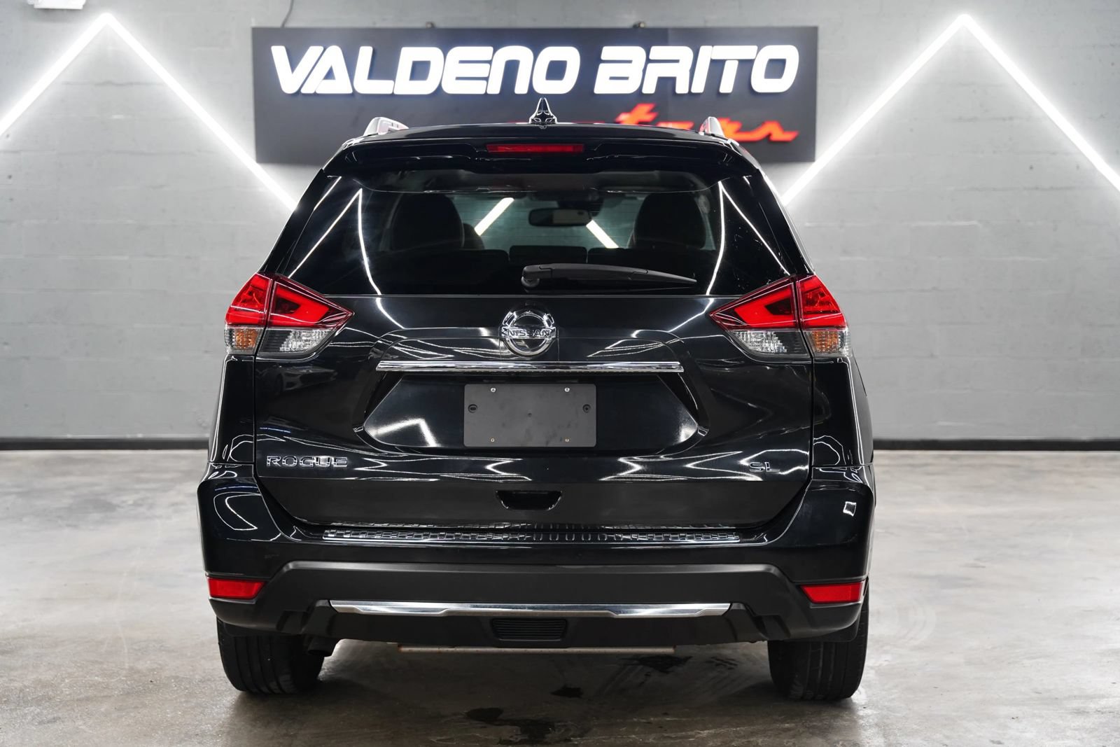 Used 2017 Nissan Rogue SL w/ SL Premium Package FWD image 17