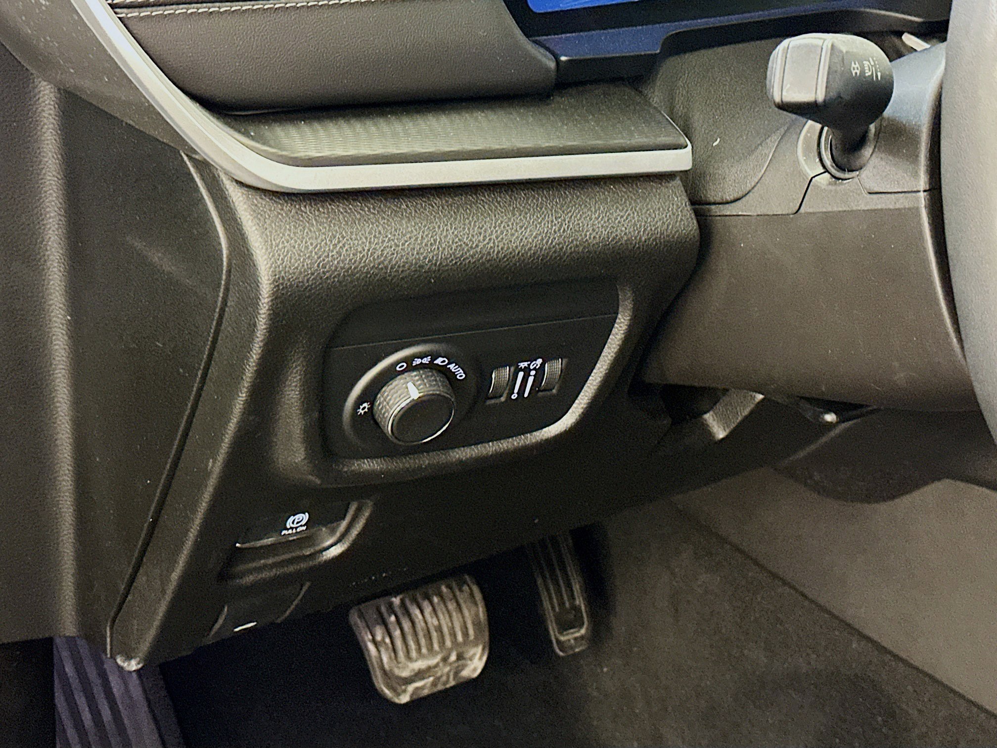 Used 2025 Jeep Grand Cherokee Altitude AWD/4WD image 17