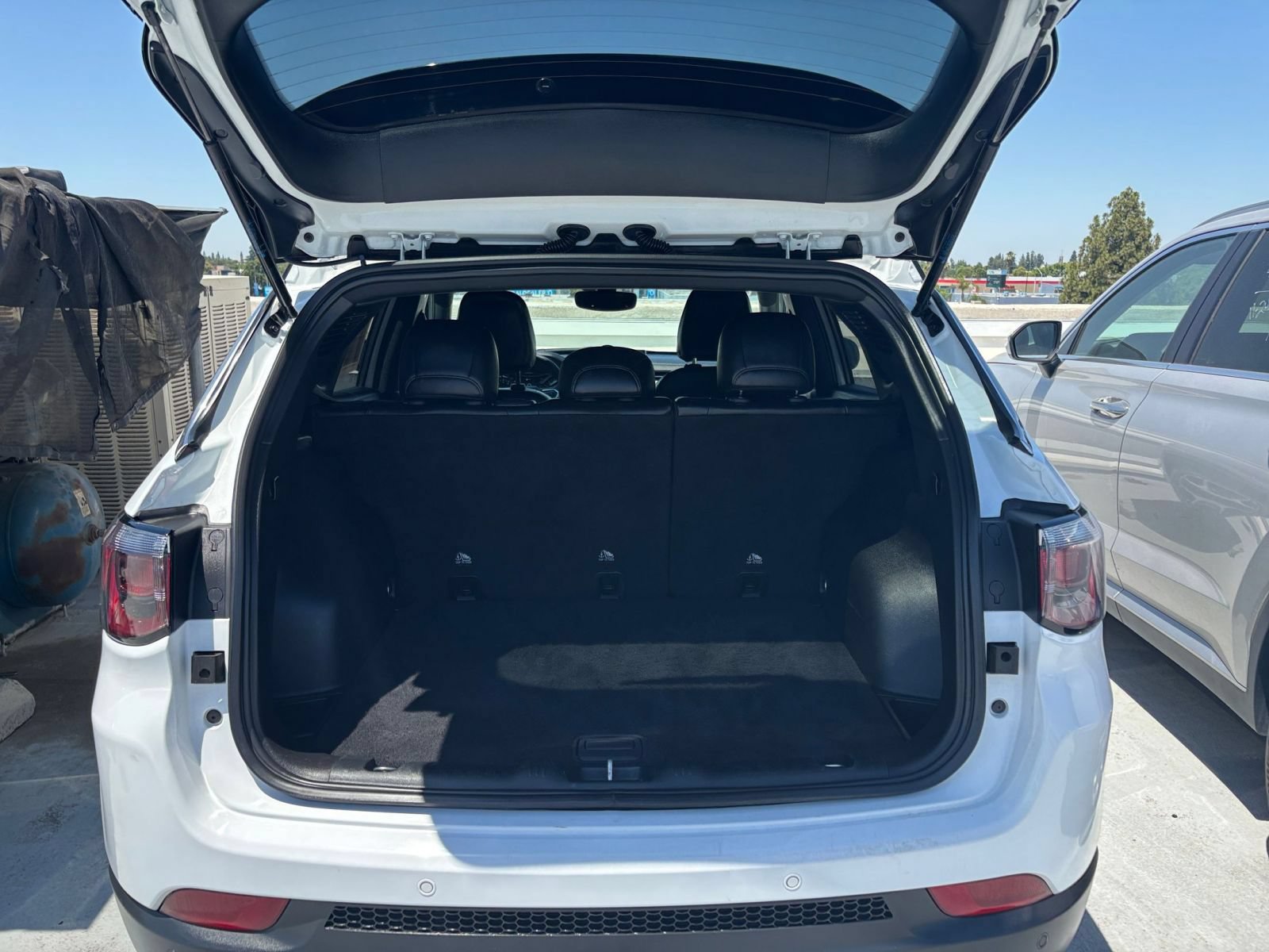 Used 2025 Jeep Compass Limited AWD/4WD image 32