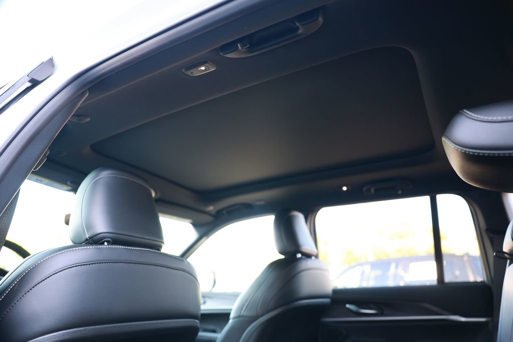 New 2026 Jeep Grand Cherokee Limited w/ MOPAR Finishing Package image 31