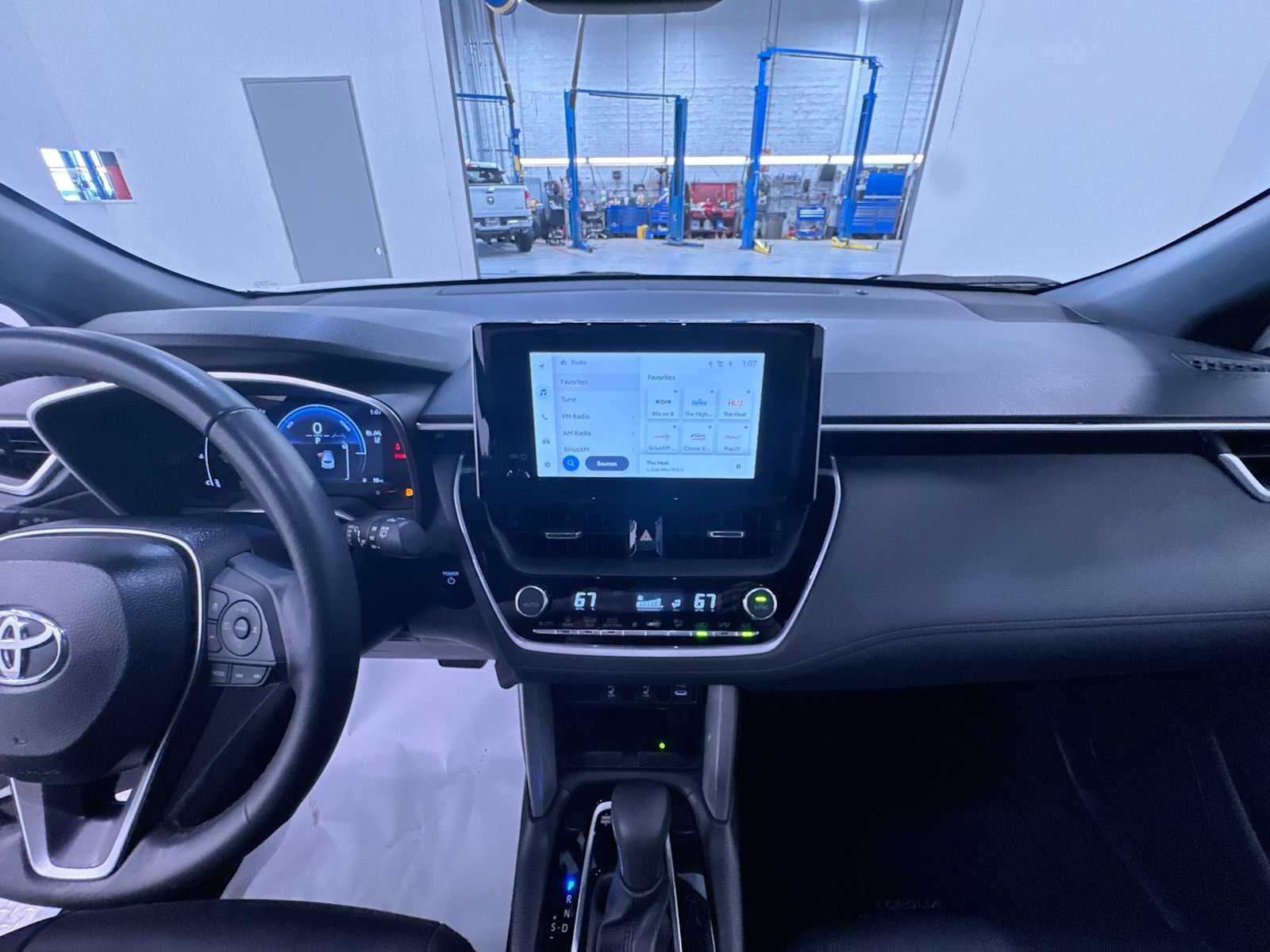 Used 2025 Toyota Corolla Cross AWD Hybrid w/ Convenience Package image 23