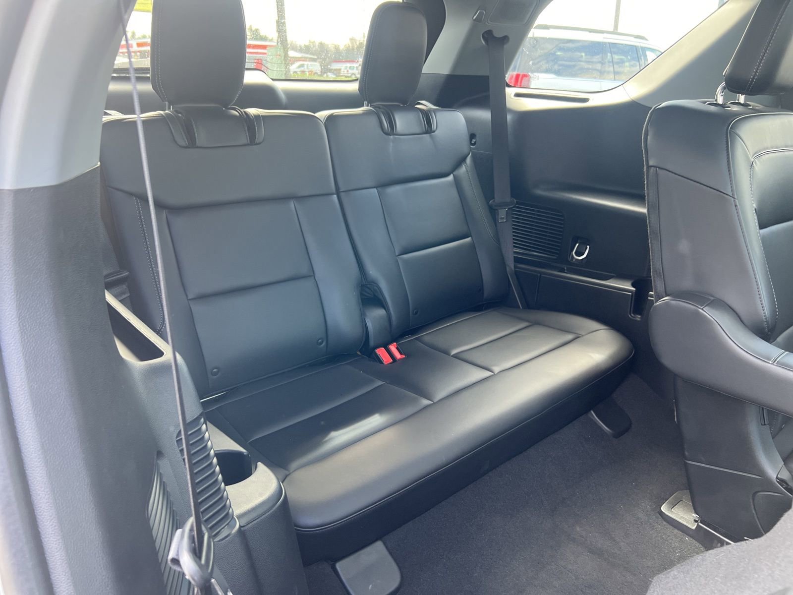 Used 2024 Ford Explorer XLT w/ Equipment Group 202A AWD/4WD image 31