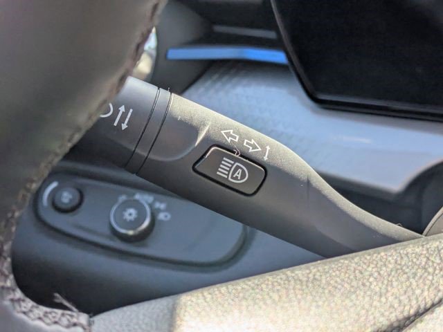 Certified 2025 Chevrolet Trax LT w/ LT Convenience Package image 24