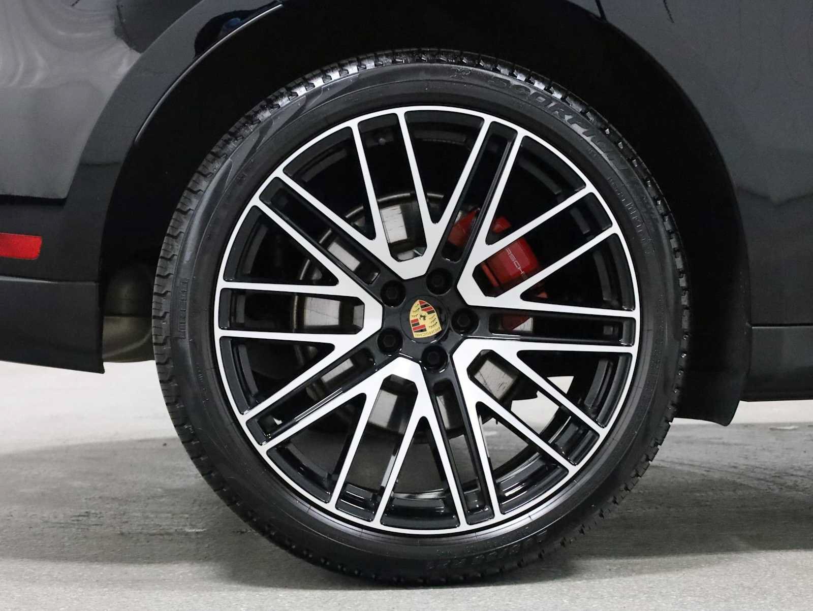 Certified 2025 Porsche Macan S AWD/4WD image 38