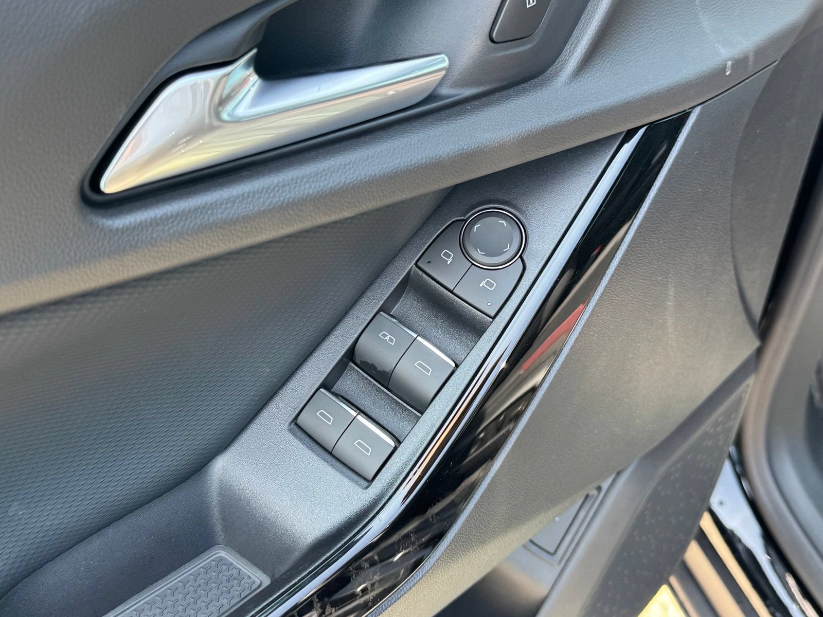 New 2027 Chevrolet Equinox RS AWD/4WD image 12