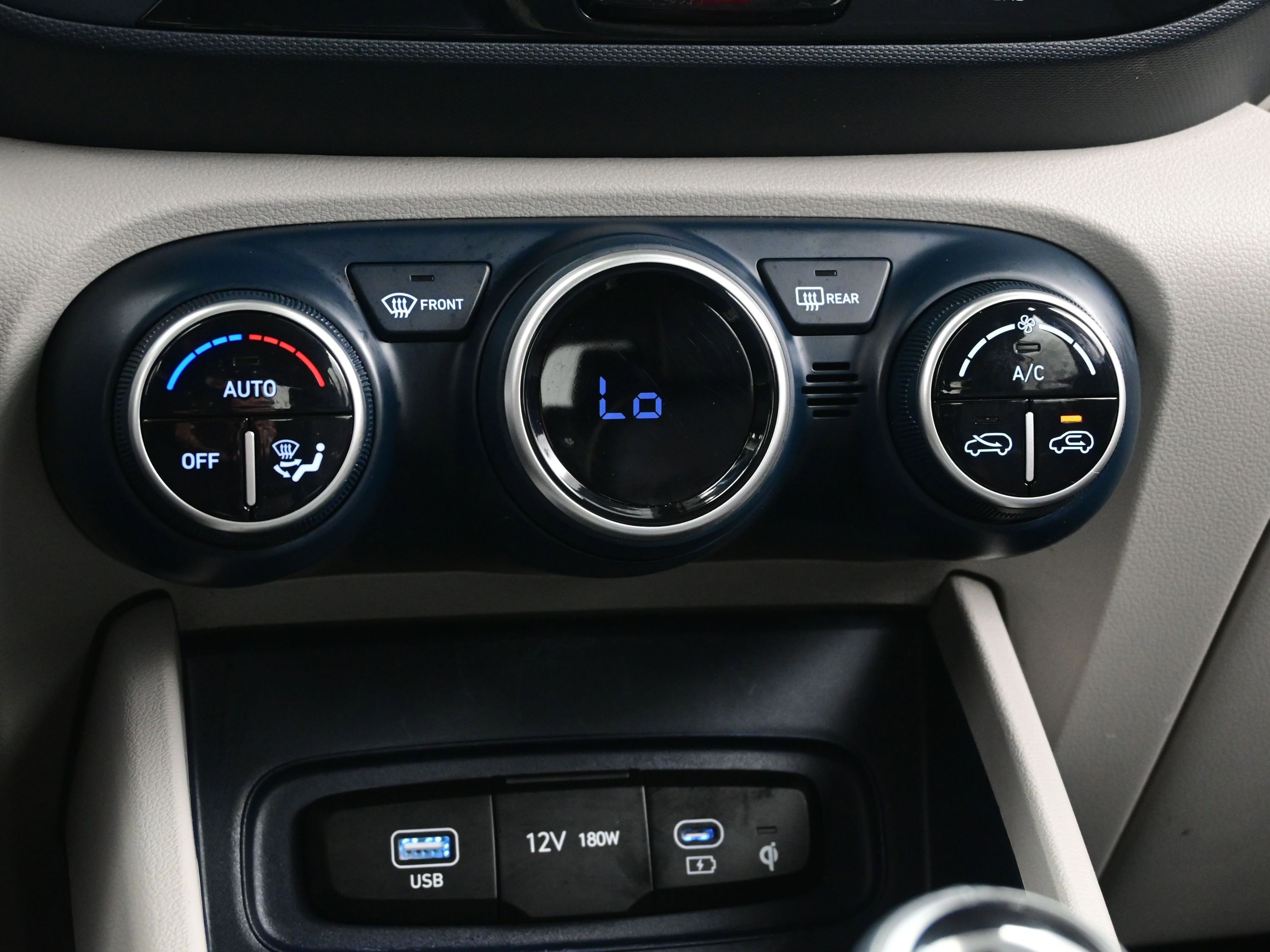 Certified 2025 Hyundai Venue Limited image 19