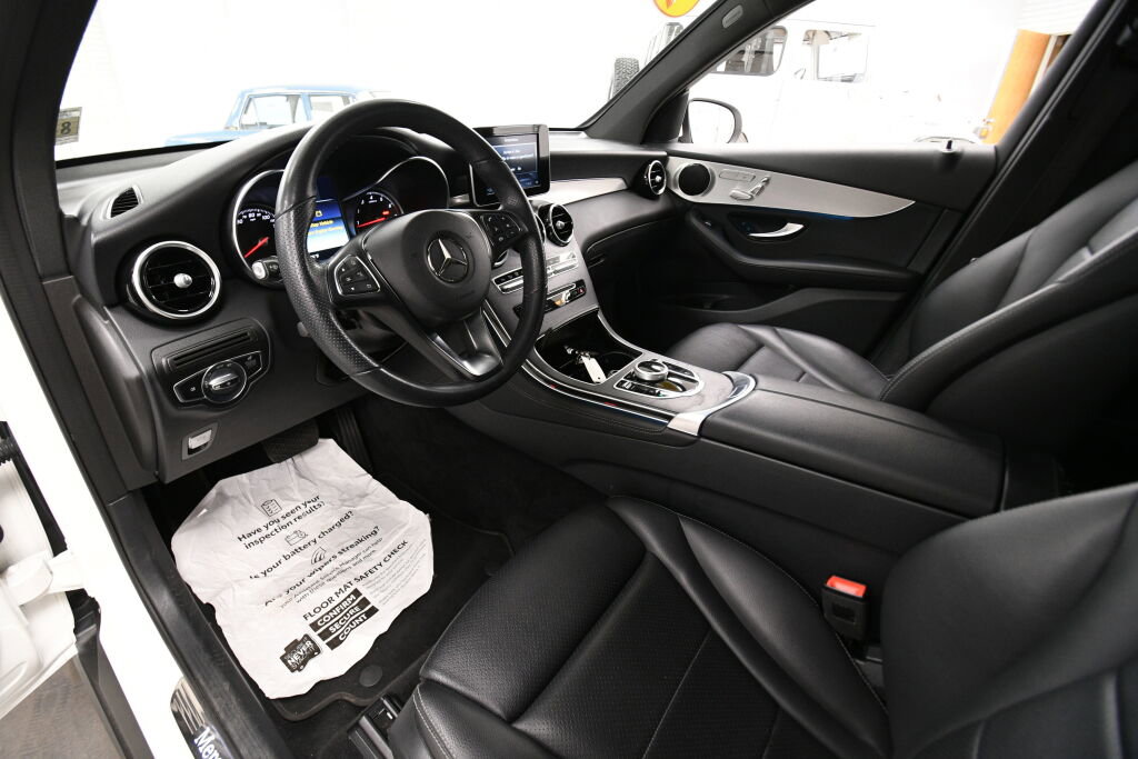 Used 2019 Mercedes-Benz GLC 300 4MATIC image 15