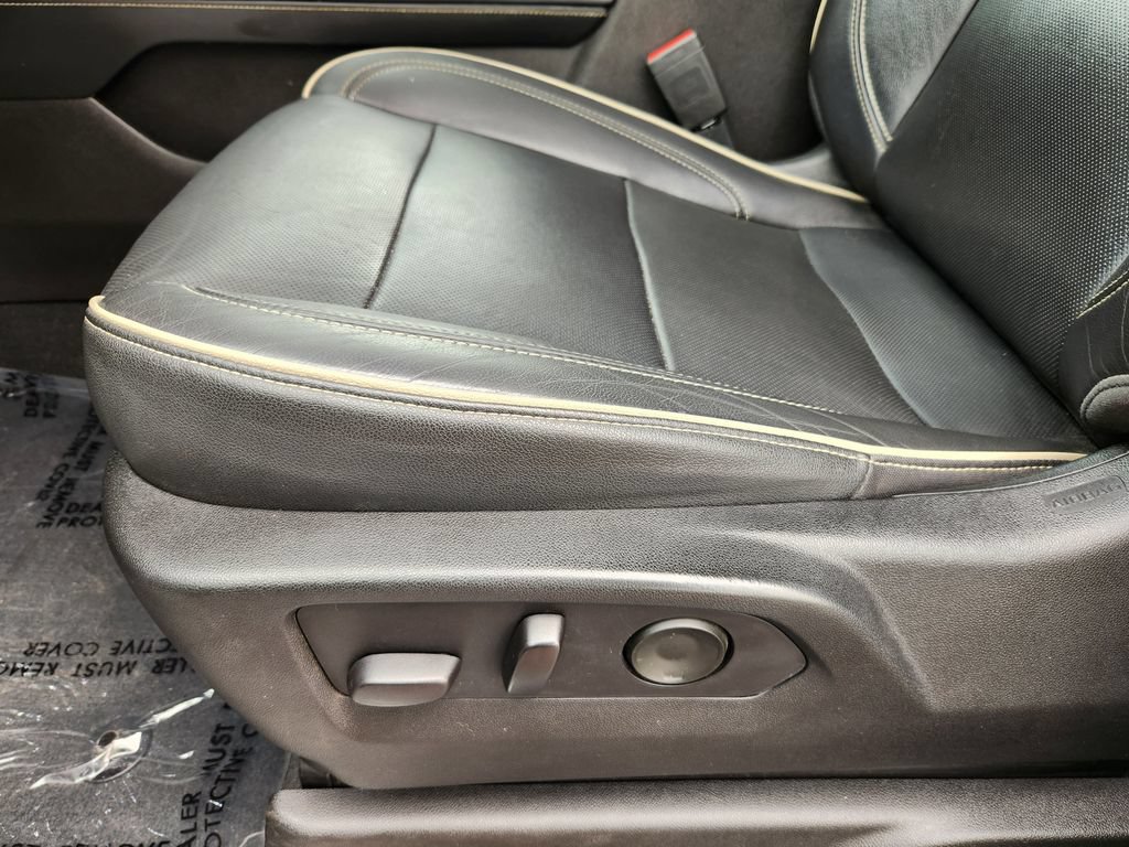 Used 2021 Chevrolet Suburban Premier AWD/4WD image 16