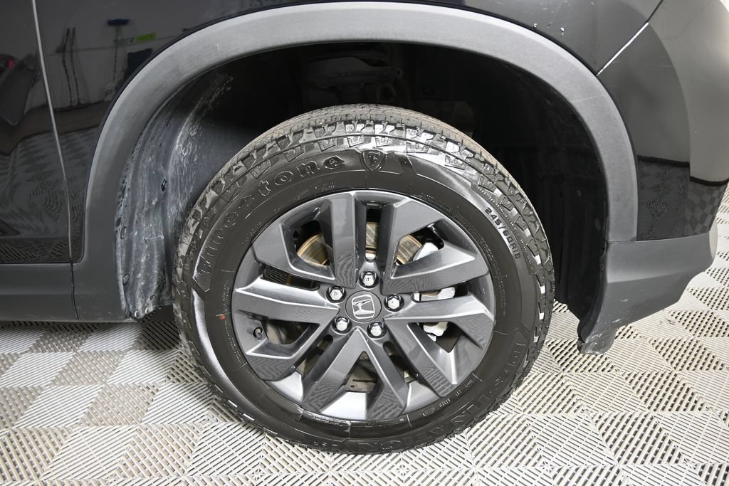 Used 2025 Honda Ridgeline Sport image 12