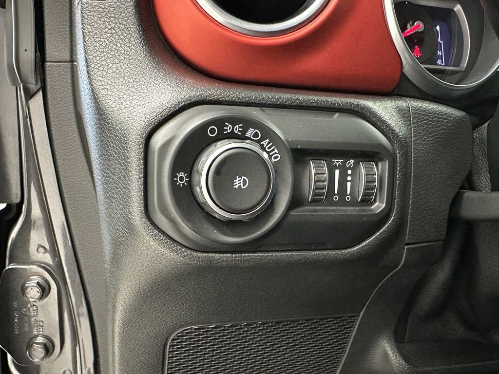 Used 2018 Jeep Wrangler Unlimited Rubicon image 35