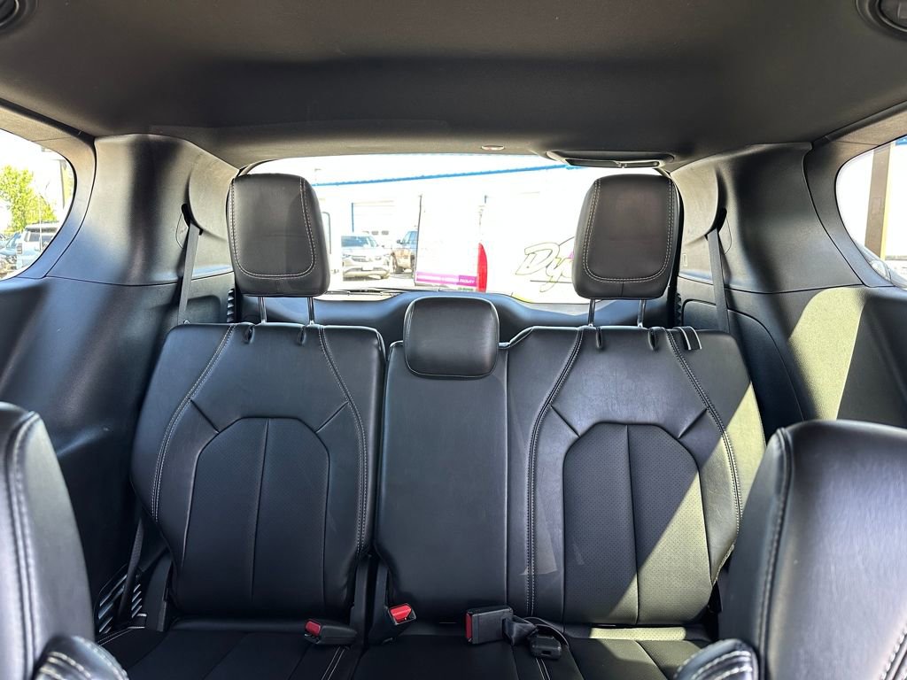 Used 2025 Chrysler Pacifica Select FWD image 9