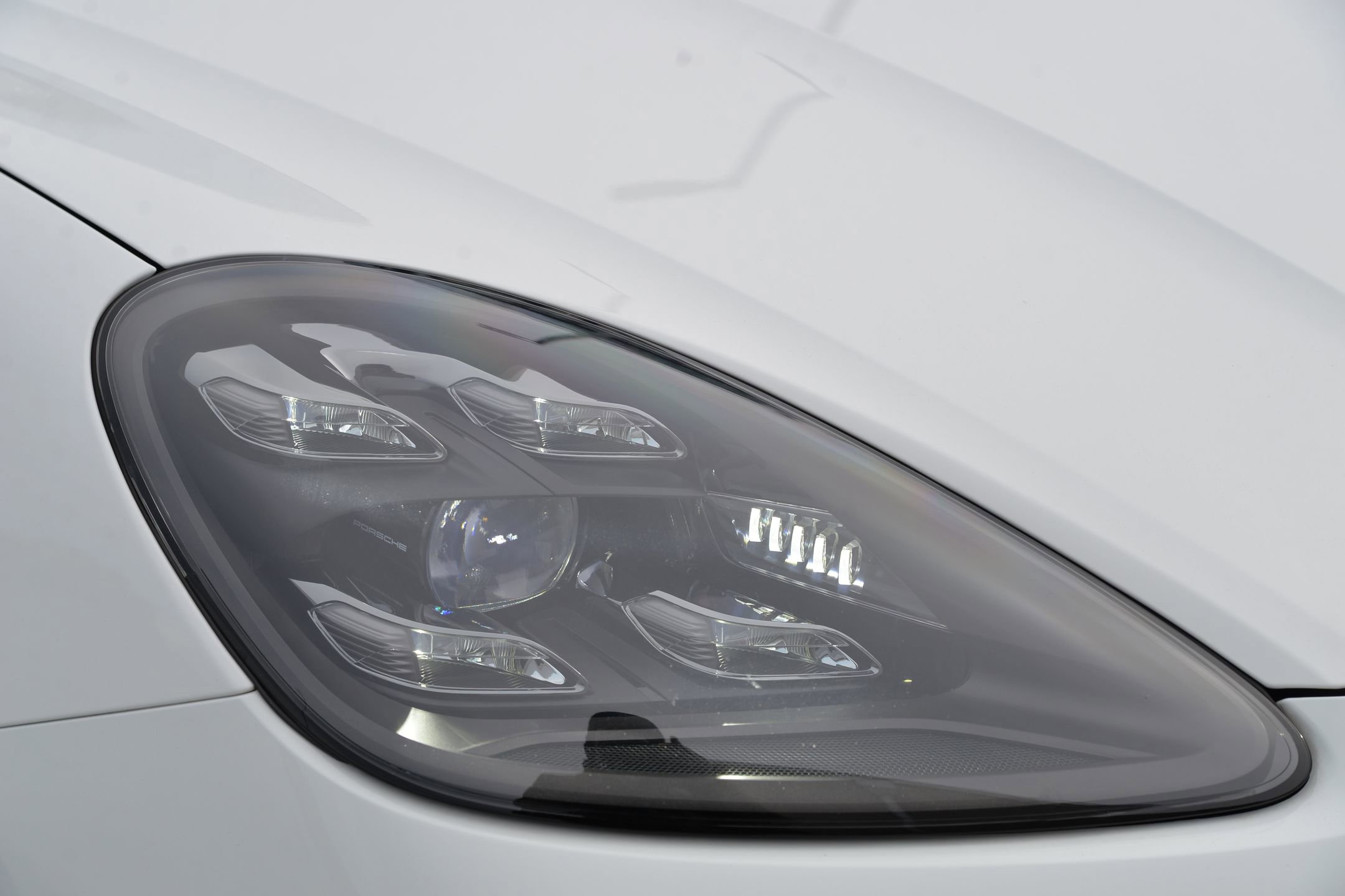 Certified 2022 Porsche Cayenne Platinum Edition image 12