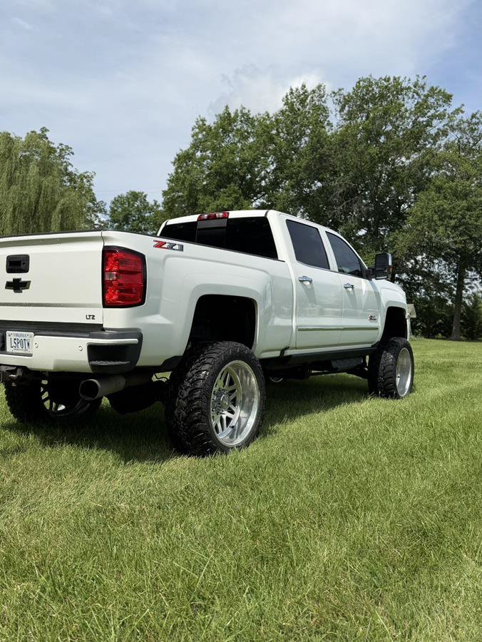 Used 2019 Chevrolet Silverado 2500 LTZ w/ Duramax Plus Package AWD/4WD image 16