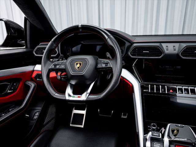 Used 2022 Lamborghini Urus AWD/4WD image 32