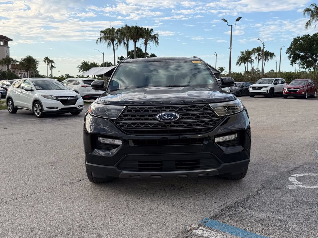 Used 2023 Ford Explorer XLT w/ Equipment Group 202A RWD image 3