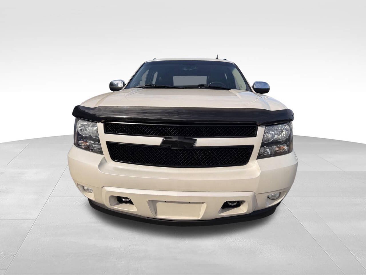 Used 2013 Chevrolet Avalanche LTZ AWD/4WD image 3