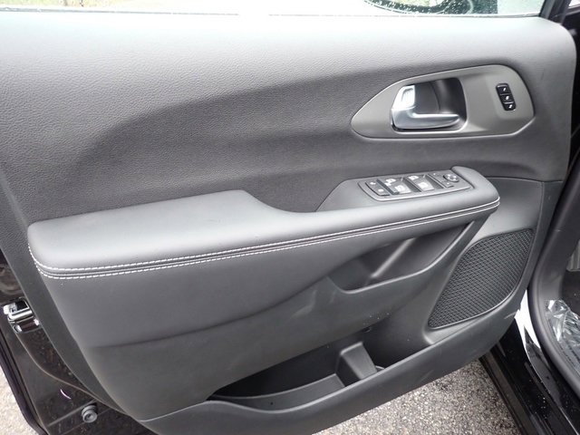 New 2026 Chrysler Pacifica Select image 14