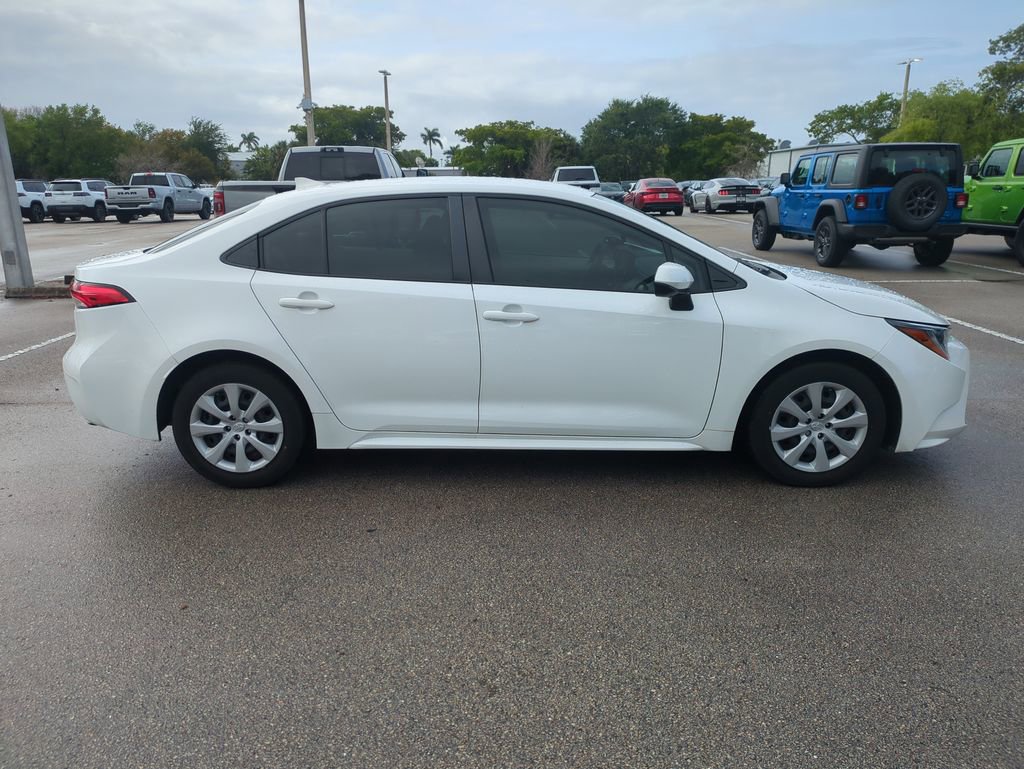 Used 2022 Toyota Corolla LE image 5